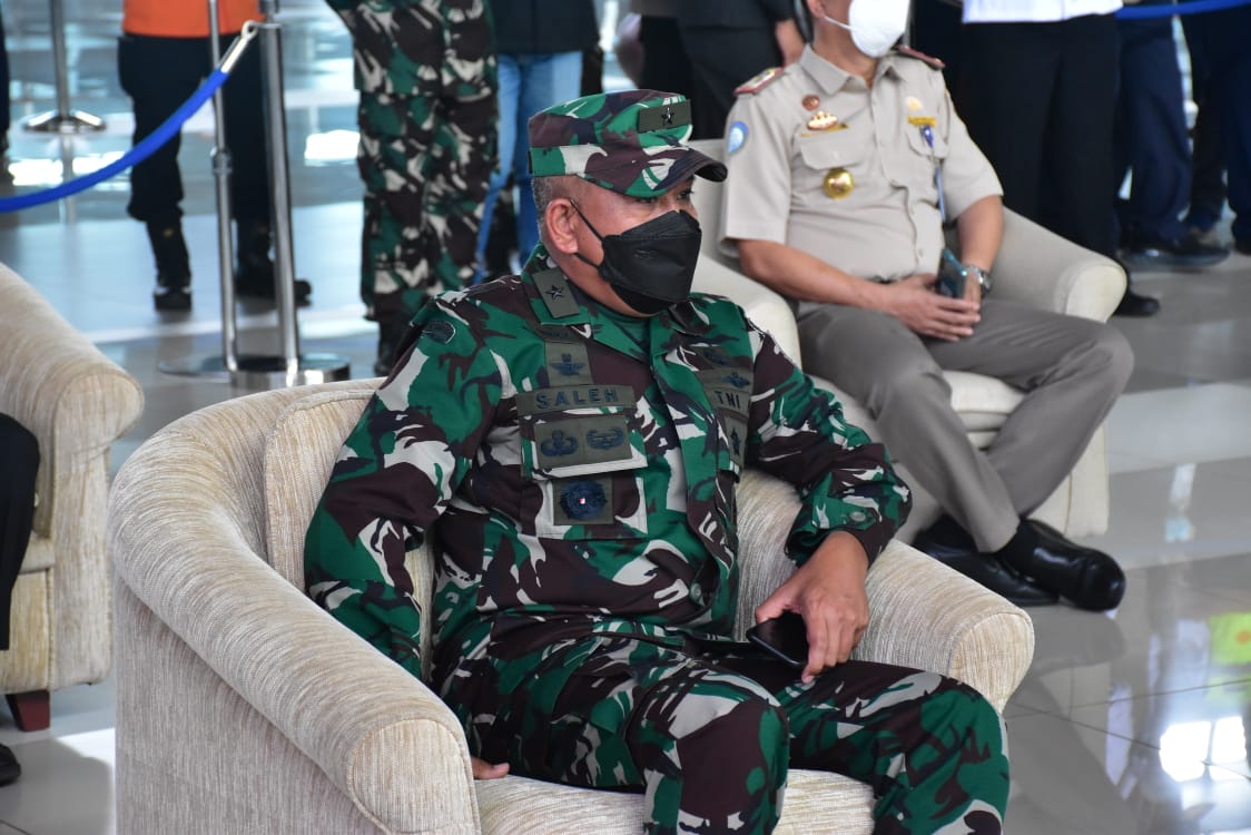 Pangdam Jaya Dampingi Panglima TNI Tinjau Penyekatan di Cikarang
