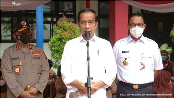 Presiden Jokowi Tinjau Vaksinasi Anak Usia 6-11 Tahun di SDN Cideng