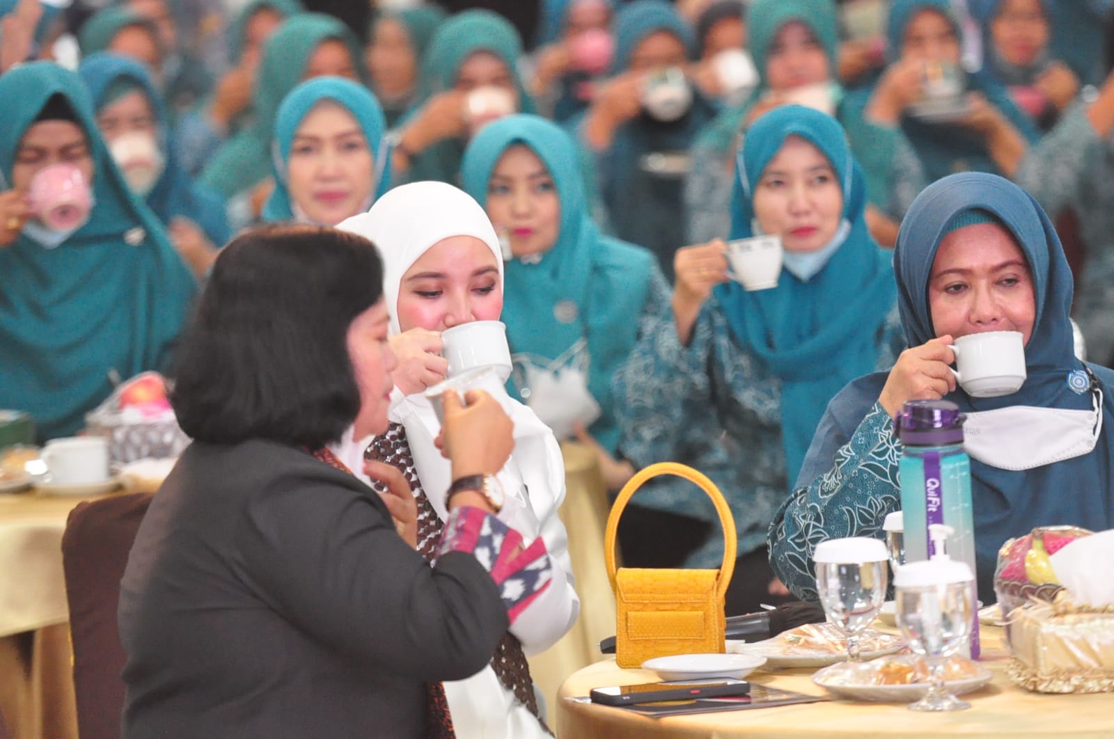 Pecahkan Rekor Muri, 5.555 Perempuan Minum Kopi Bersama di Kendal Dalam Rangkaian HPN Tingkat Jateng