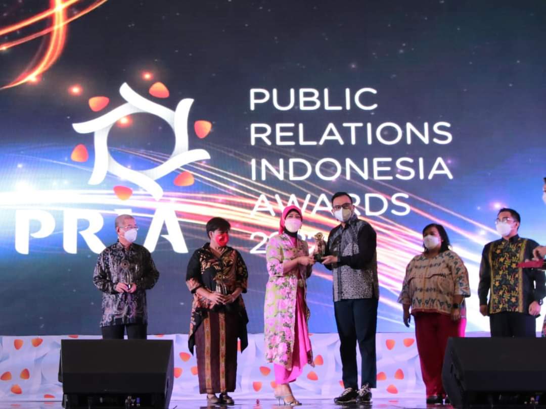 FIFGROUP Sabet Dua Penghargaan di “The 7th INDONESIA Awards 2022”