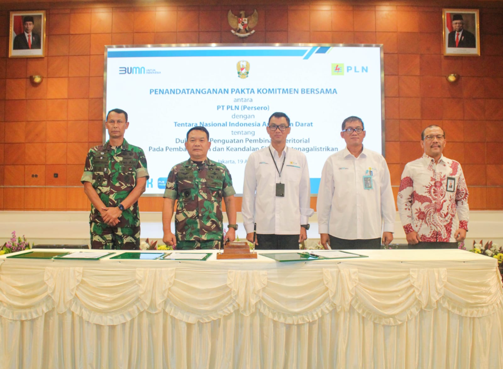 Penandatanganan Pakta Komitmen Bersama PT PLN-TNI AD, Dalam Penguatan Pembinaan Teritorial Pembangunan dan Keandalan Sistem Ketenagalistrikan