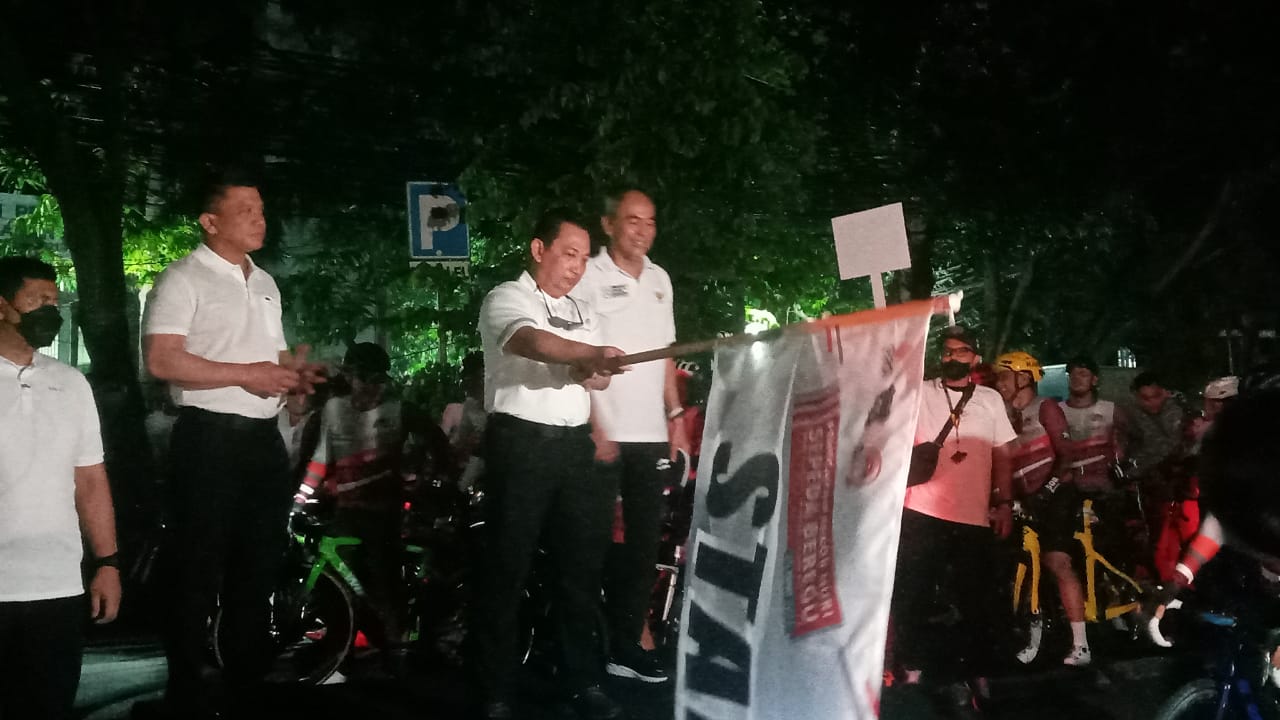 Kapolri Lepas Peserta Bersepeda Beregu  Pecahkan Rekor Muri 508 Km Jakarta – Semarang 