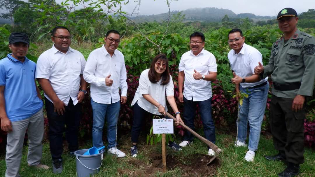 Meriahkan HUT ke-33 Tahun, FIFGROUP Tanam 33.000 Pohon di Lombok