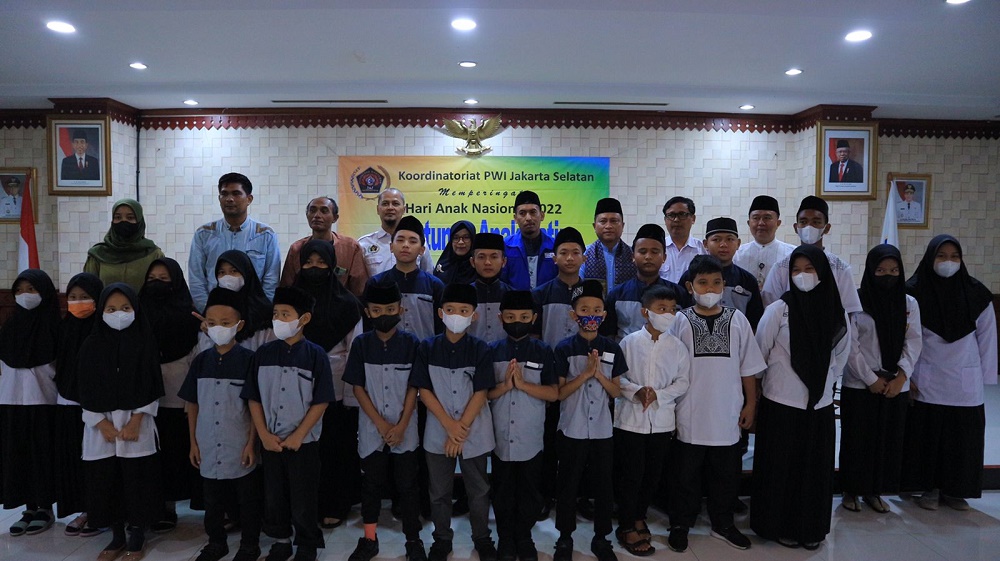PWI Jakarta Selatan Santuni Anak Yatim di HAN 2022