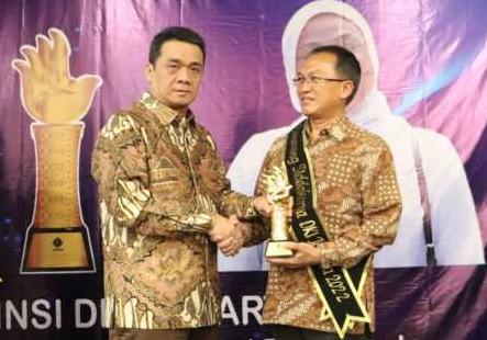 Wakil Gubernur Serahkan Penghargaan Produktifitas Siddhakarya 2022 Tingkat Provinsi DKI Jakarta