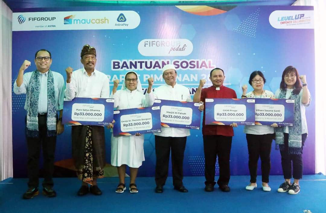 FIFGROUP Serahkan Bansos ke Perwakilan 5 Agama di Kota Semarang