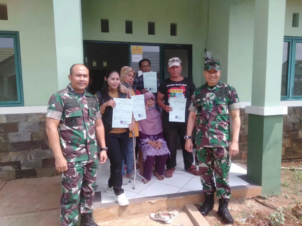 Empat Warga Penghuni Komplek Yonhub Pos Pengumben Tempati Rumdis KPAD Cijantung IV