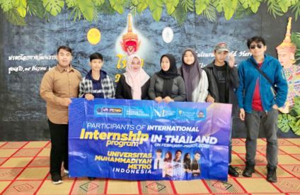 Lima Mahasiswa UM Metro Ikuti International Internship and Community Services Thailand