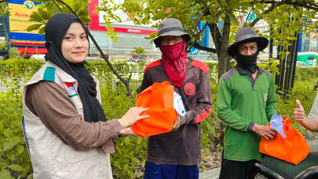 Peduli Masyarakat, PLN UP2B Jawa Timur Tebar Kebahagiaan Ramadan ke Kaum Dhuafa dan Yatim Piatu