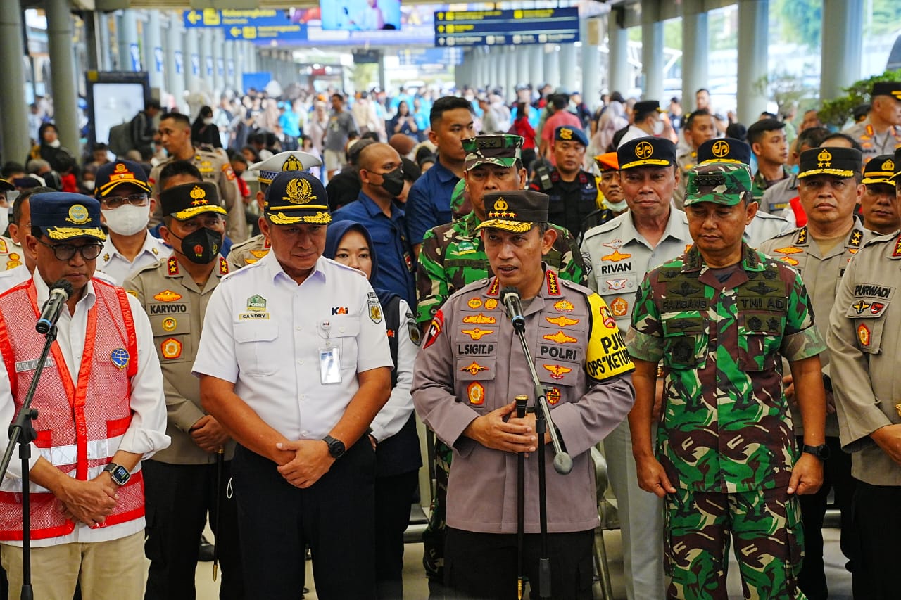 Tinjau Stasiun Pasar Senen, Menhub Pastikan Kesiapan Mudik Lebaran 