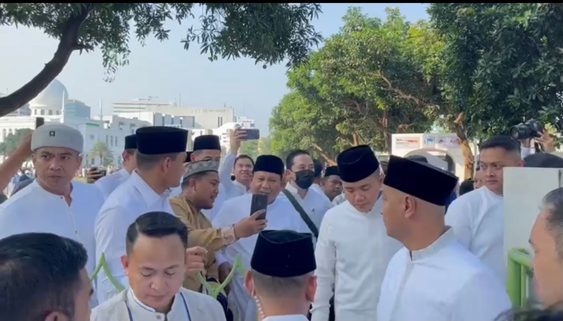 Usai Melaksanakan Sholat Idulfitri, Prabowo Ramah Tamah dengan Masyarakat