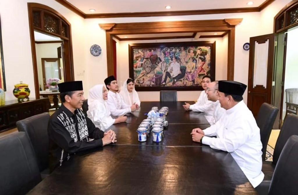 Jokowi Unggah Foto Lebaran Bareng Prabowo, Warganet: All In Prabowo