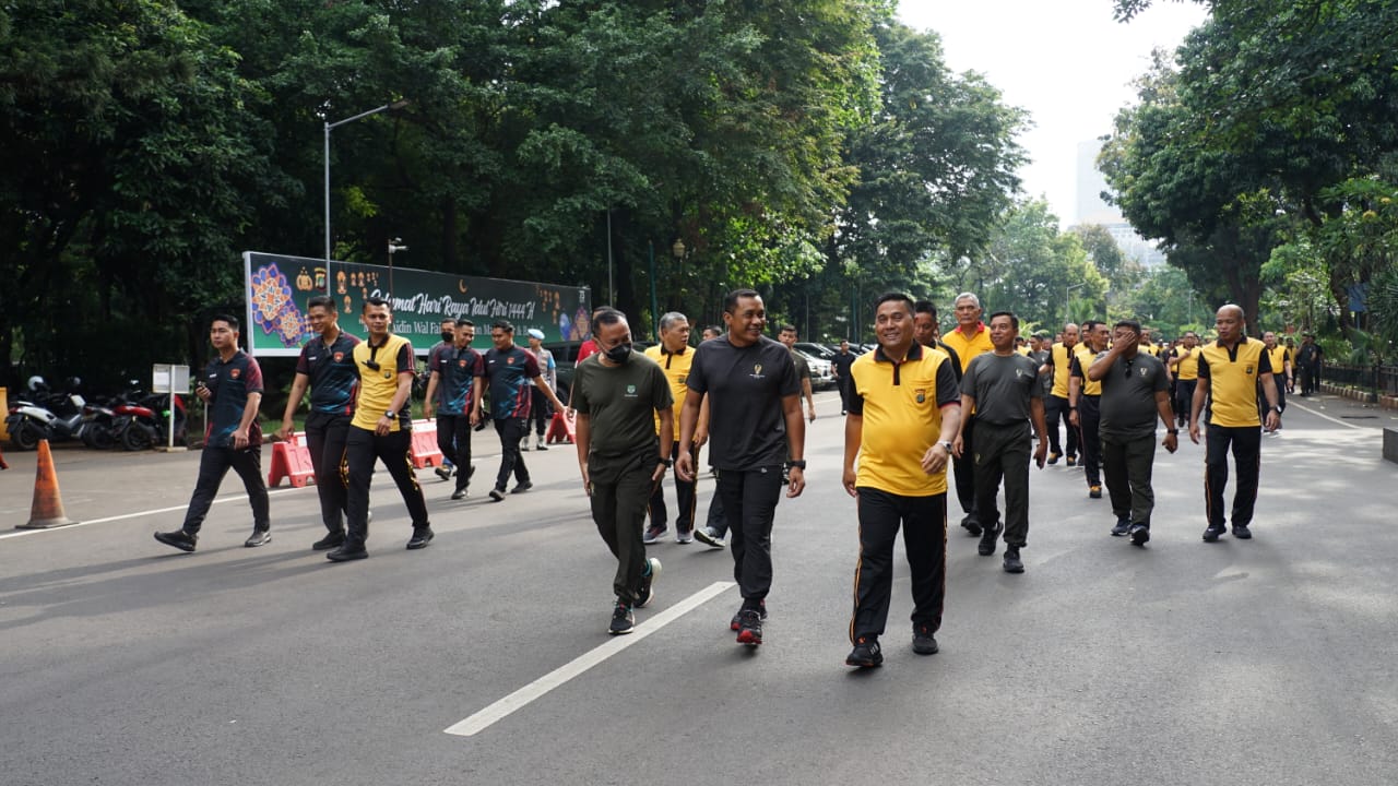 Kembalikan Kebugaran Tubuh, Pangdam Jaya  Olahraga Bersama di Kapolda Metro Jaya