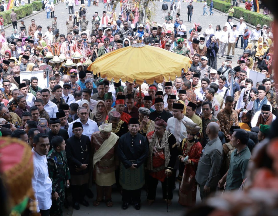 Momen Keakraban Prabowo Melalui Pantun untuk Masyarakat Minang