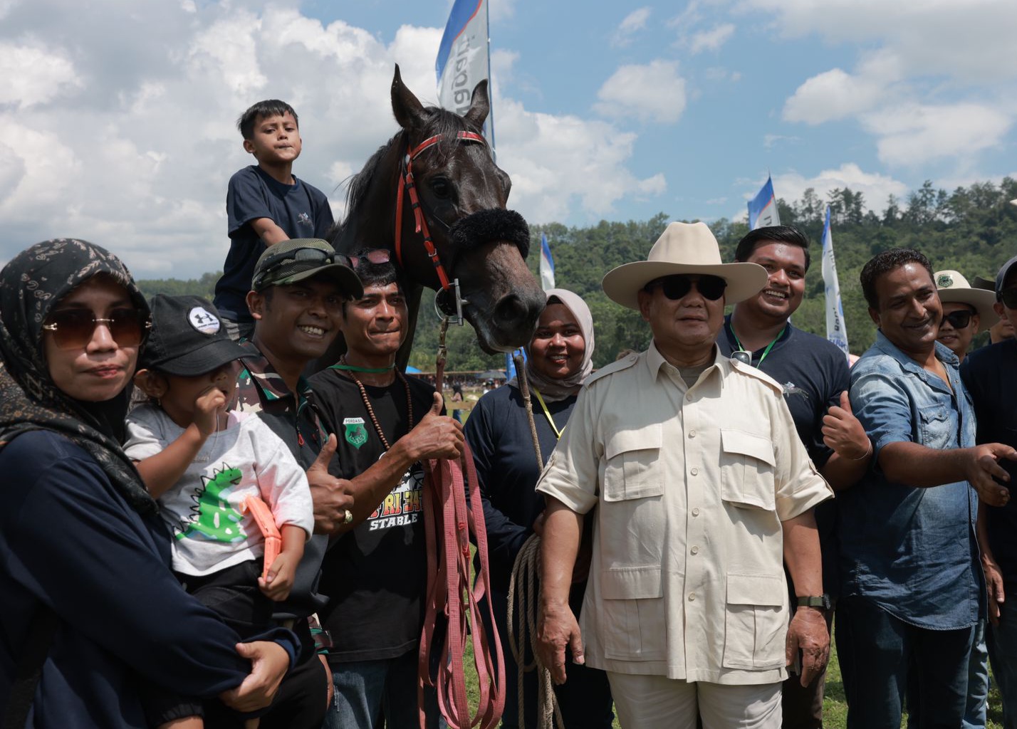 Hadiri Pacu Kuda Tanah Datar Open, Prabowo Berpesan Lestarikan Olahraga Berkuda