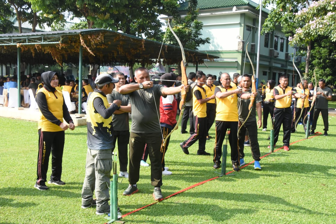 Olahraga Bersama Perkokoh Sinergitas TNI-Polri
