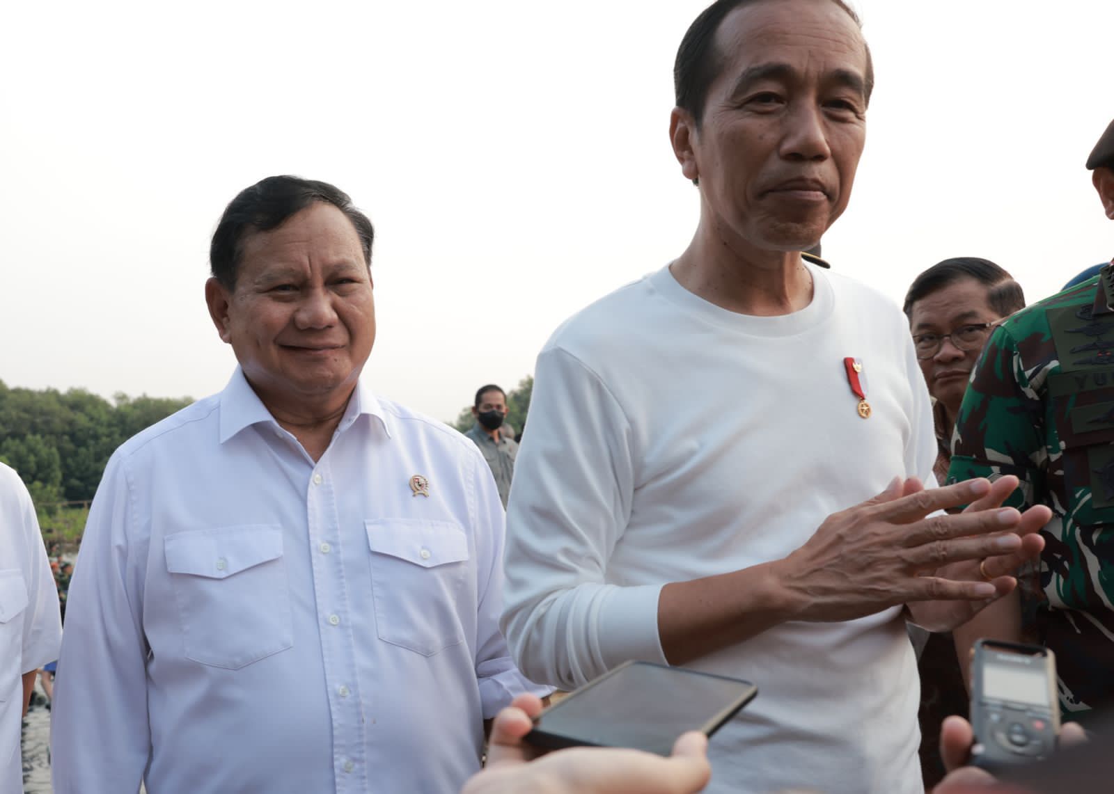 Jokowi dan Prabowo Tanam Mangrove Serentak