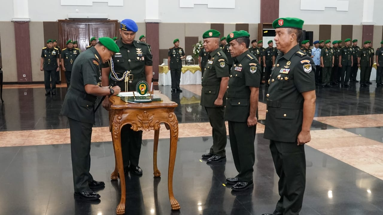 Pangdam Jaya Pimpin Tradisi Corps Sertijab Pejabat Kodam Jaya dan Wisuda Purnawira Pamen 
