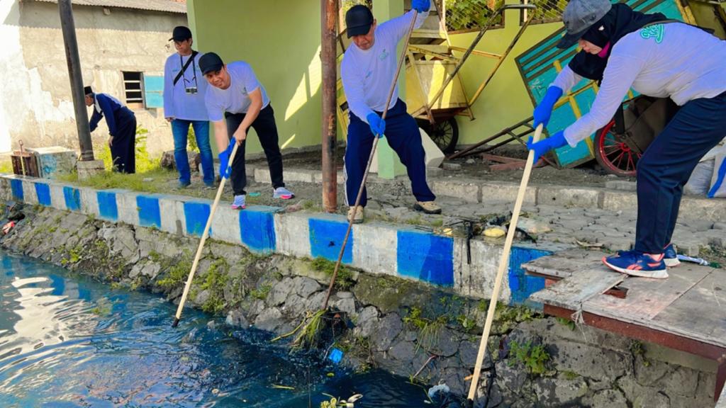 Relawan Pegawai PLN Gandeng Masyarakat Bersih-Bersih, Ubah Wajah Sungai Ketegan
