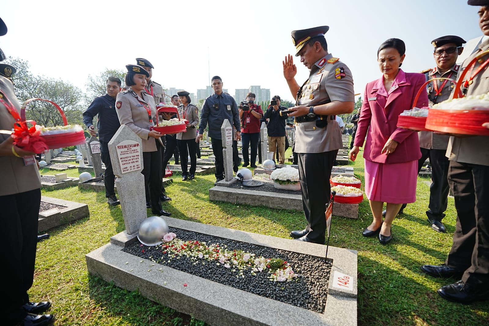 Kapolri beserta Jajaran Ziarah ke TMP Kalibata, Jelang HUT ke-77 Bhayangkara