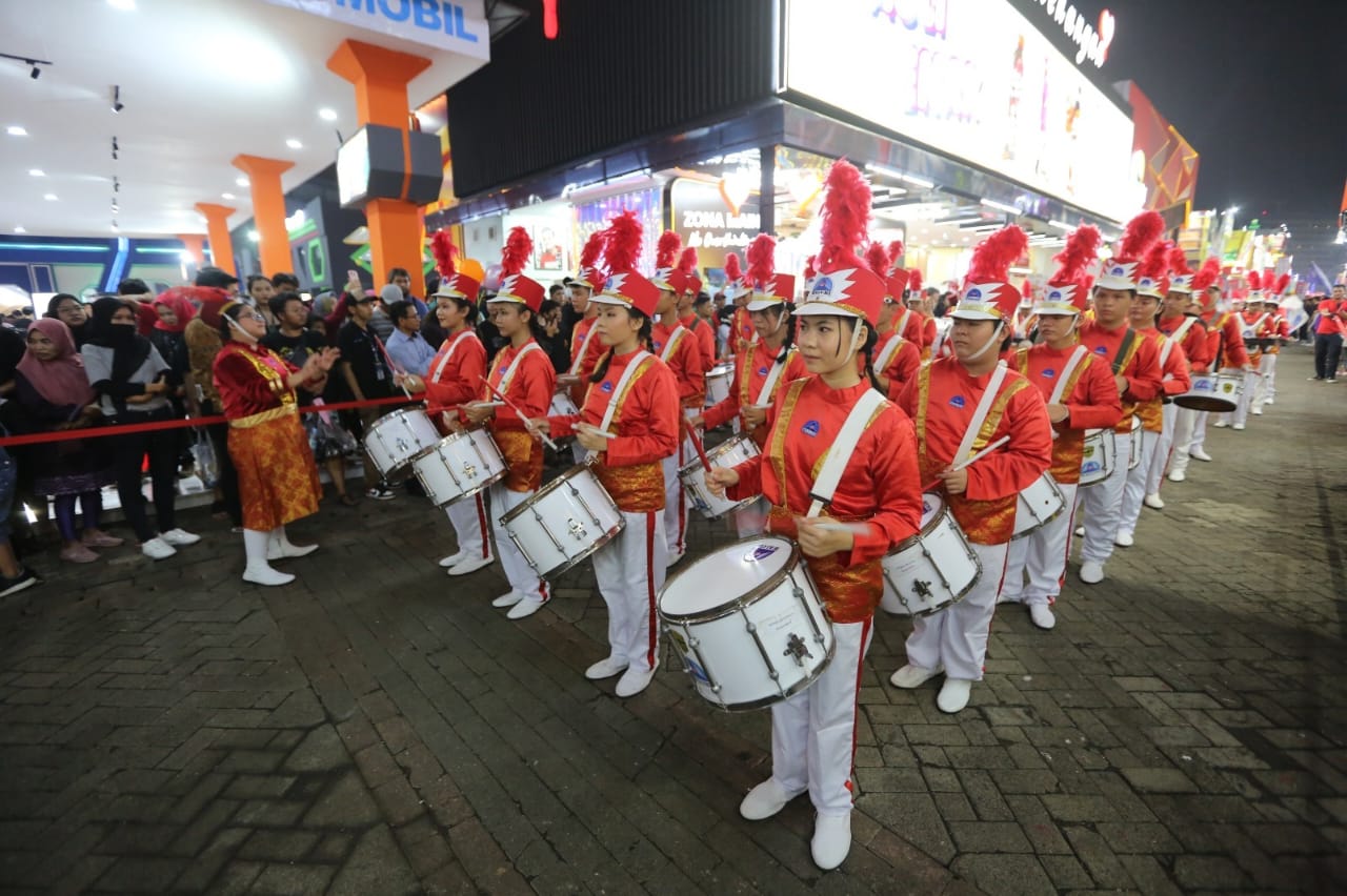 Marching Band Walubi Meriahkan Parade Karnaval Jakarta Fair