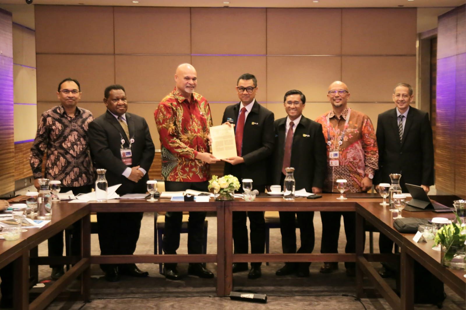 Dirut PLN bersama Deputi Perdana Menteri Papua Nugini Bahas Rencana Pasokan Listrik Antar Negara