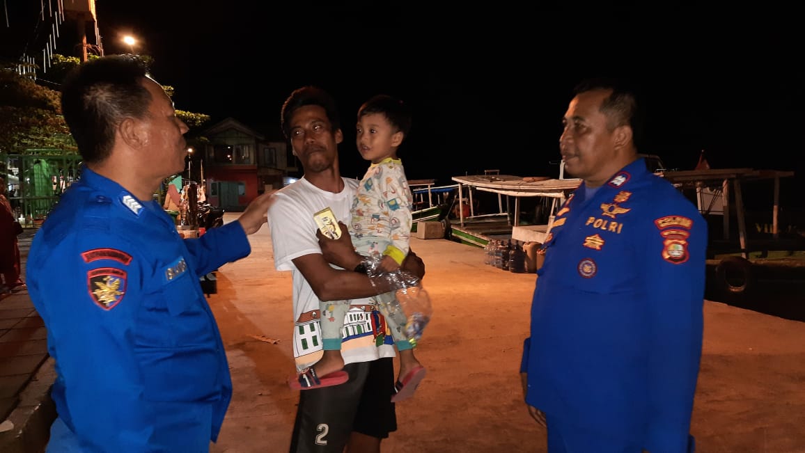 Team Patroli Satuan Polair Polres Kepulauan Seribu Kawal Keamanan Malam di Perairan Pulau Untung Jawa