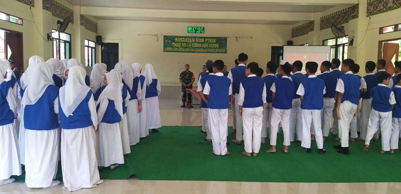 Di TMMD Ke-118, Puluhan Pelajar MTs Al Hidayah Depok Antusias Ikuti Penyuluhan Lalu Lintas