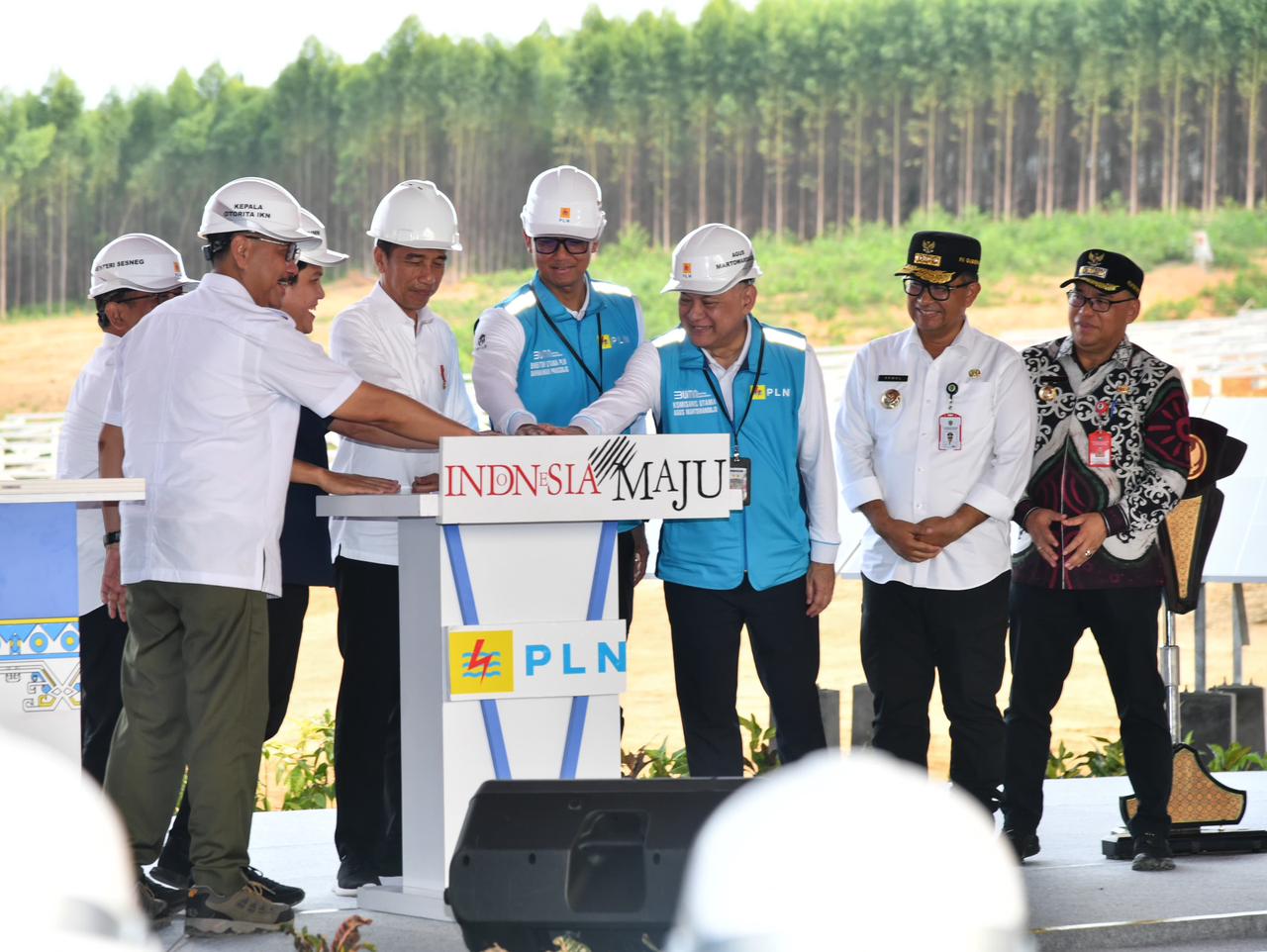 Presiden Jokowi : PLTS Mereduksi Emisi Sampai 104.000 Ton CO2 per Tahunnya