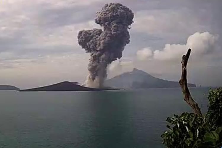 Waspada Erupsi Gunung Anak Krakatau, Polda Banten Imbau Masyarakat Pesisir dan Nelayan Diimbau