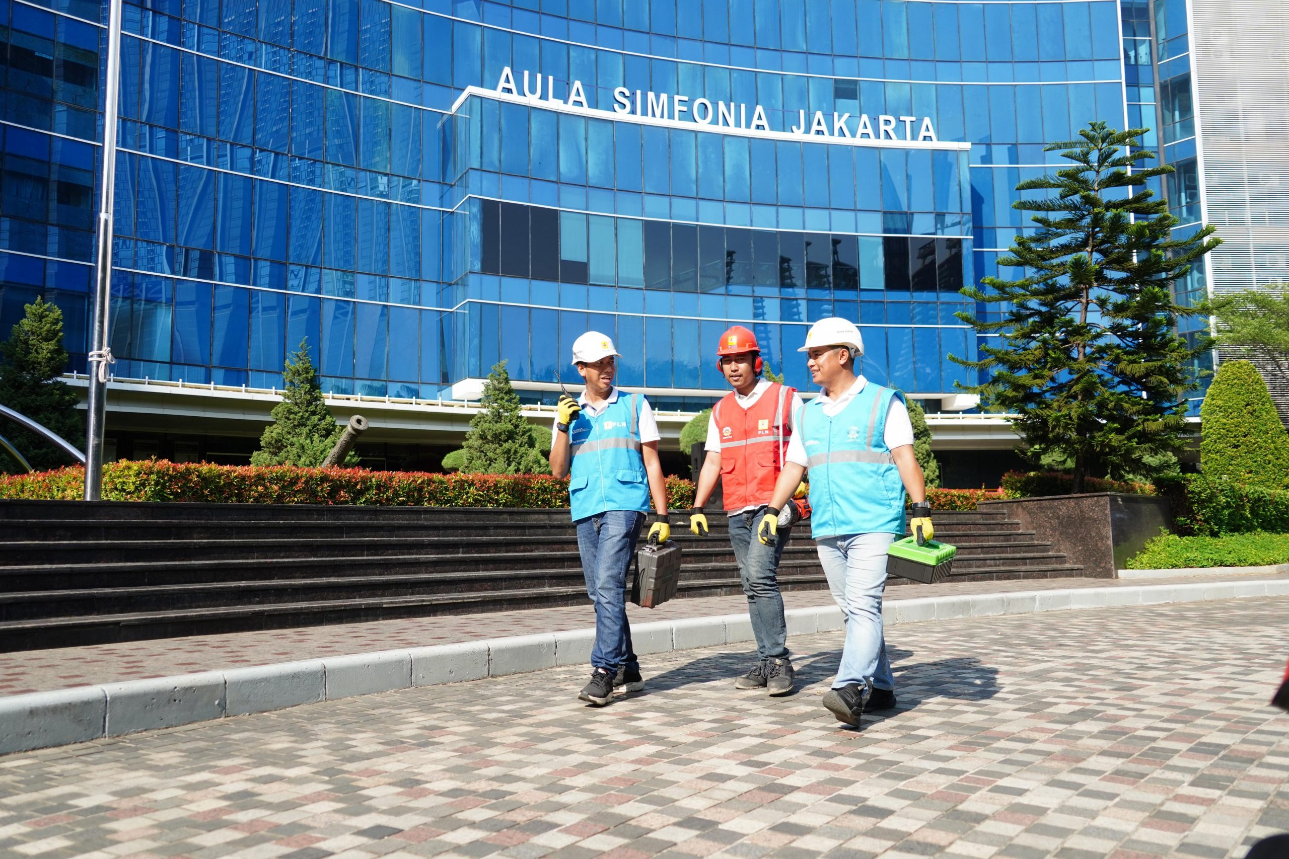 Natal Lebih Indah, PLN Siagakan Listrik Berlapis dan Petugas di Gereja