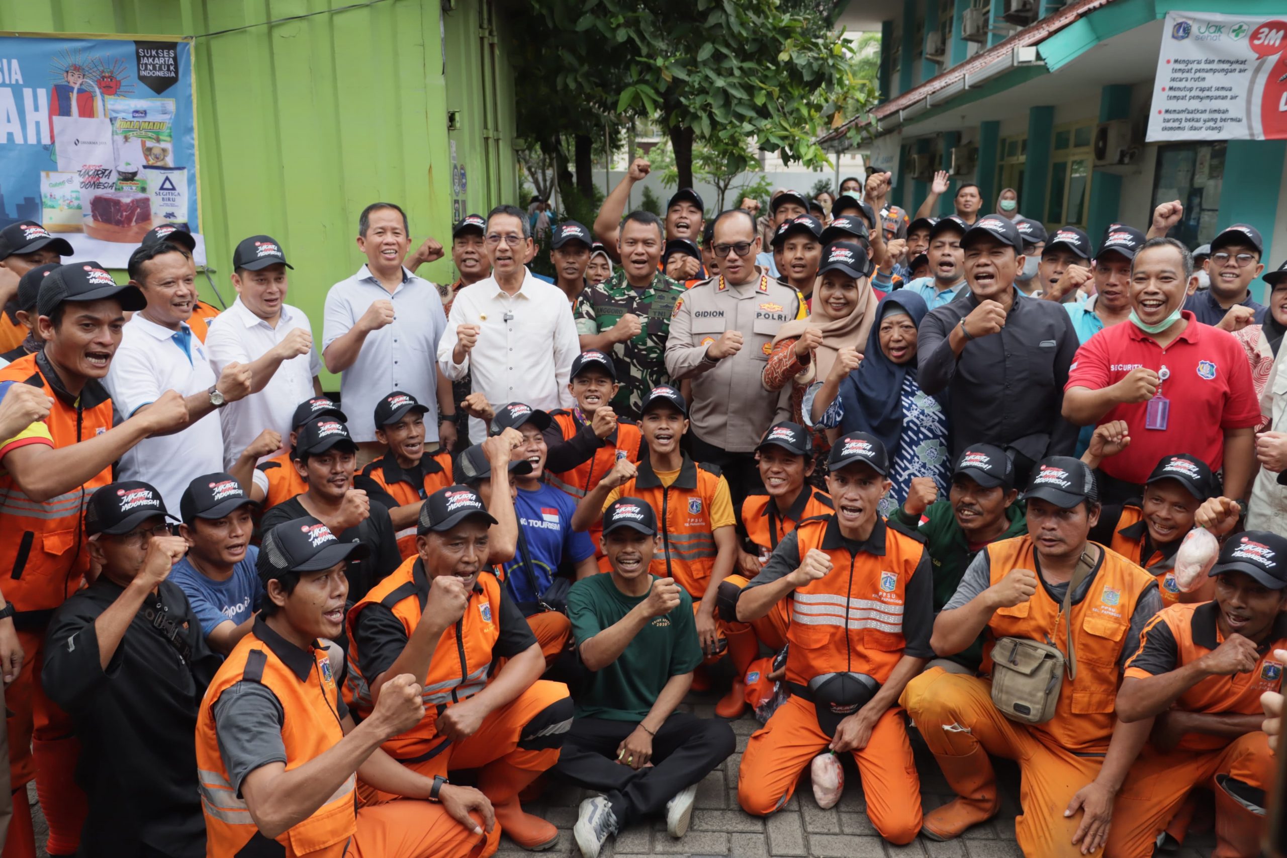 Kapolres Metro Jakut Kawal Bazar Sembako Murah di Papanggo