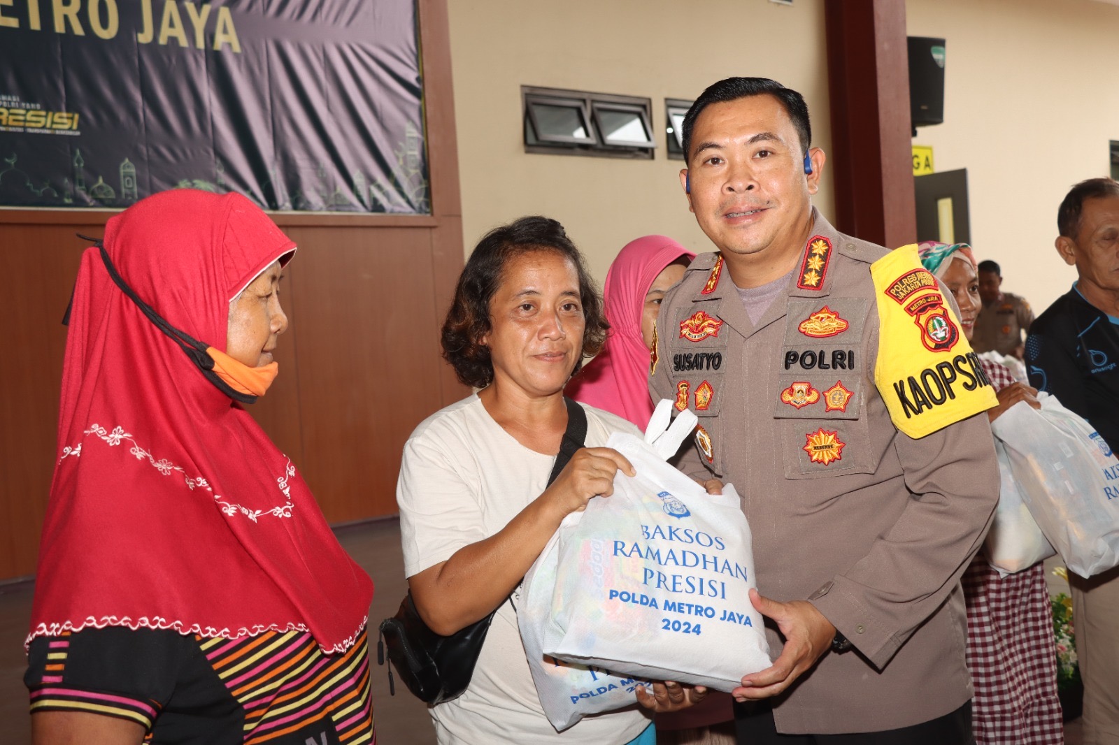 Bakti Sosial Ramadhan, Kapolres Metro Jakarta Pusat Bagikan 500 Paket Sembako