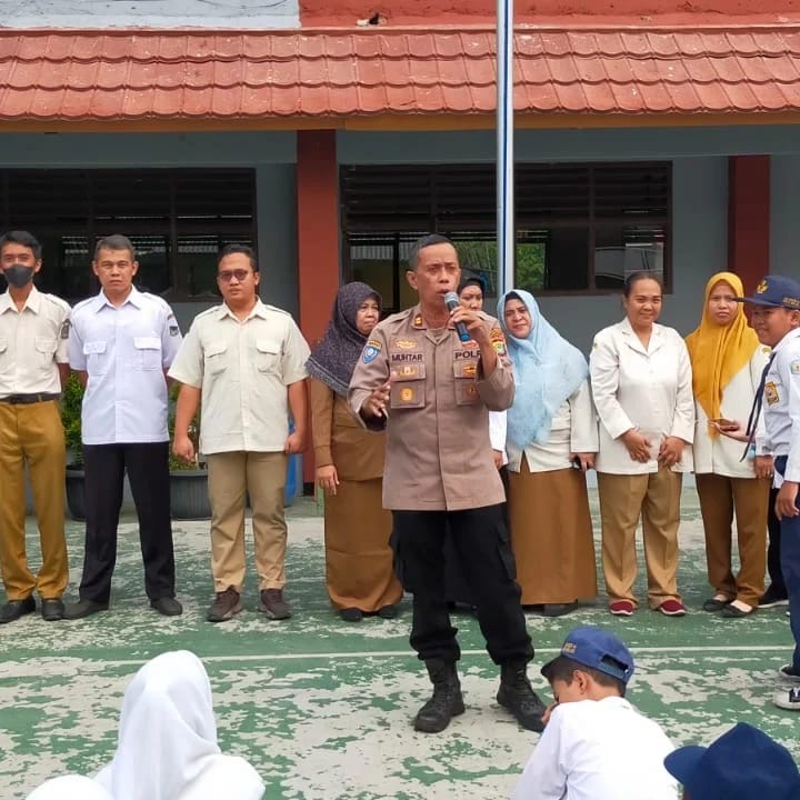 Unit Binmas Polsek Bekasi Barat Melaksanakan Binluh di SMPN 54 Kota Bekasi