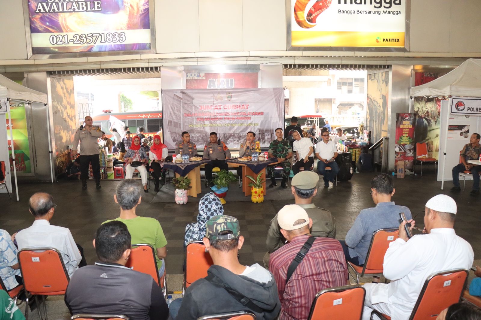 Jum’at Curhat Kapolres Metro Jakarta Pusat Bersama Warga Di Lobby Blok A Pasar Tanah Abang