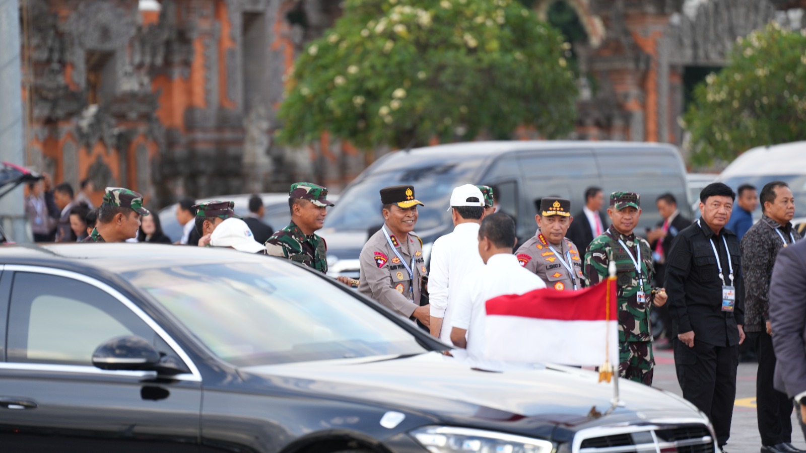 Kapolda Bali dampingi Kapolri dan Panglima TNI Antar Keberangkatan Presiden RI