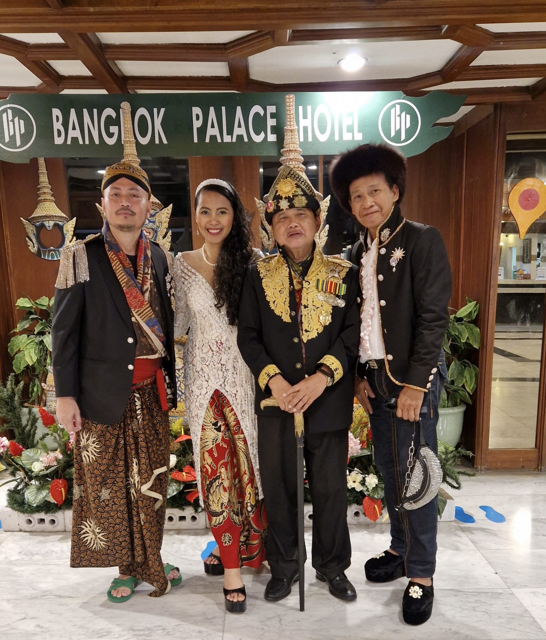 Maestro Batik Nanang Sharna Sukses Tugas Misi Budaya ke Bangkok Thailand dan Paris, Prancis