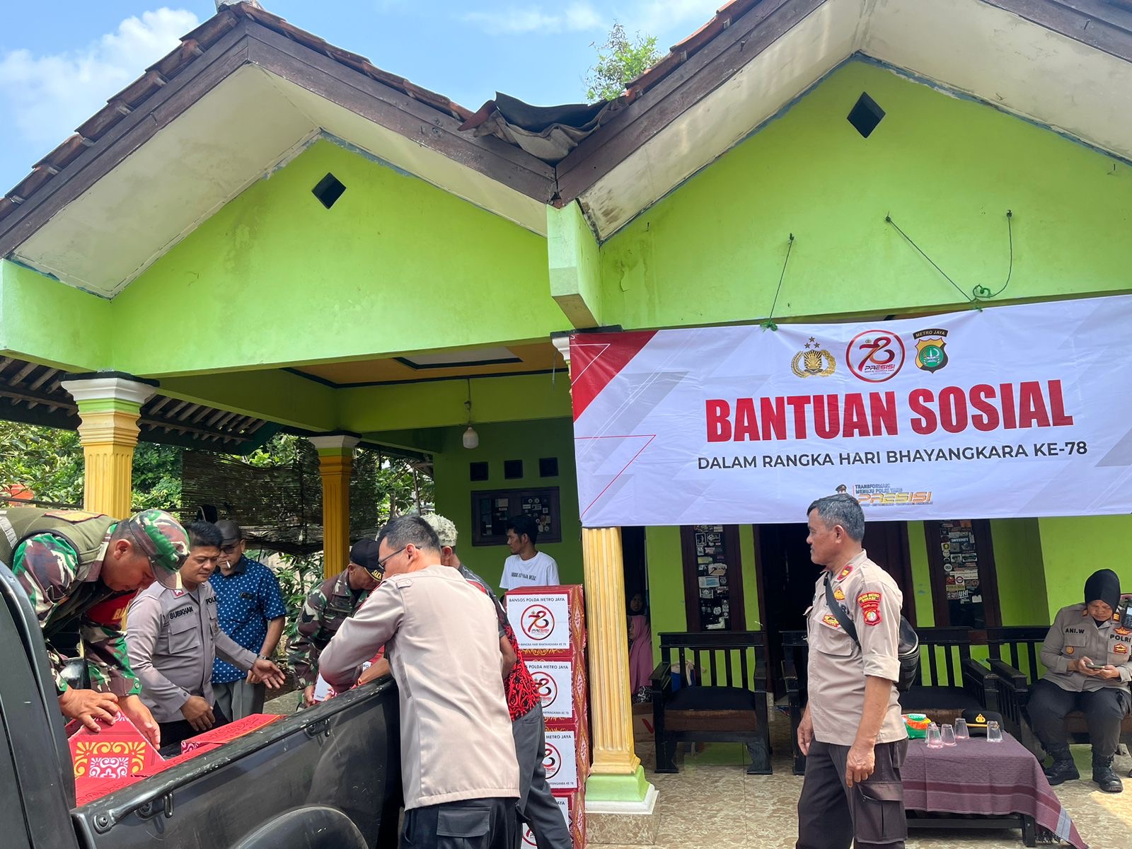 Polres Metro Bekasi Gelar Bakti Sosial Dalam Rangka Menyambut HUT Bhayangkara Ke-78