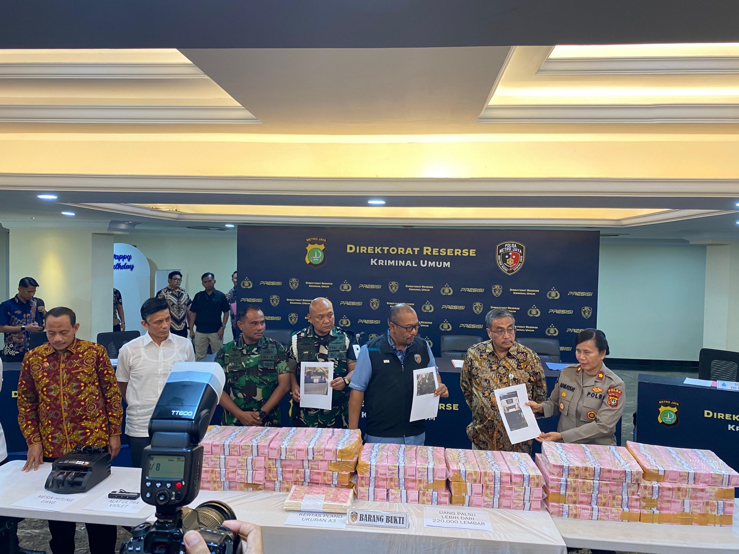 Polisi Ringkus 4 Tersangka Sindikat Pemalsuan Uang Rupiah Senilai 22 Miliar