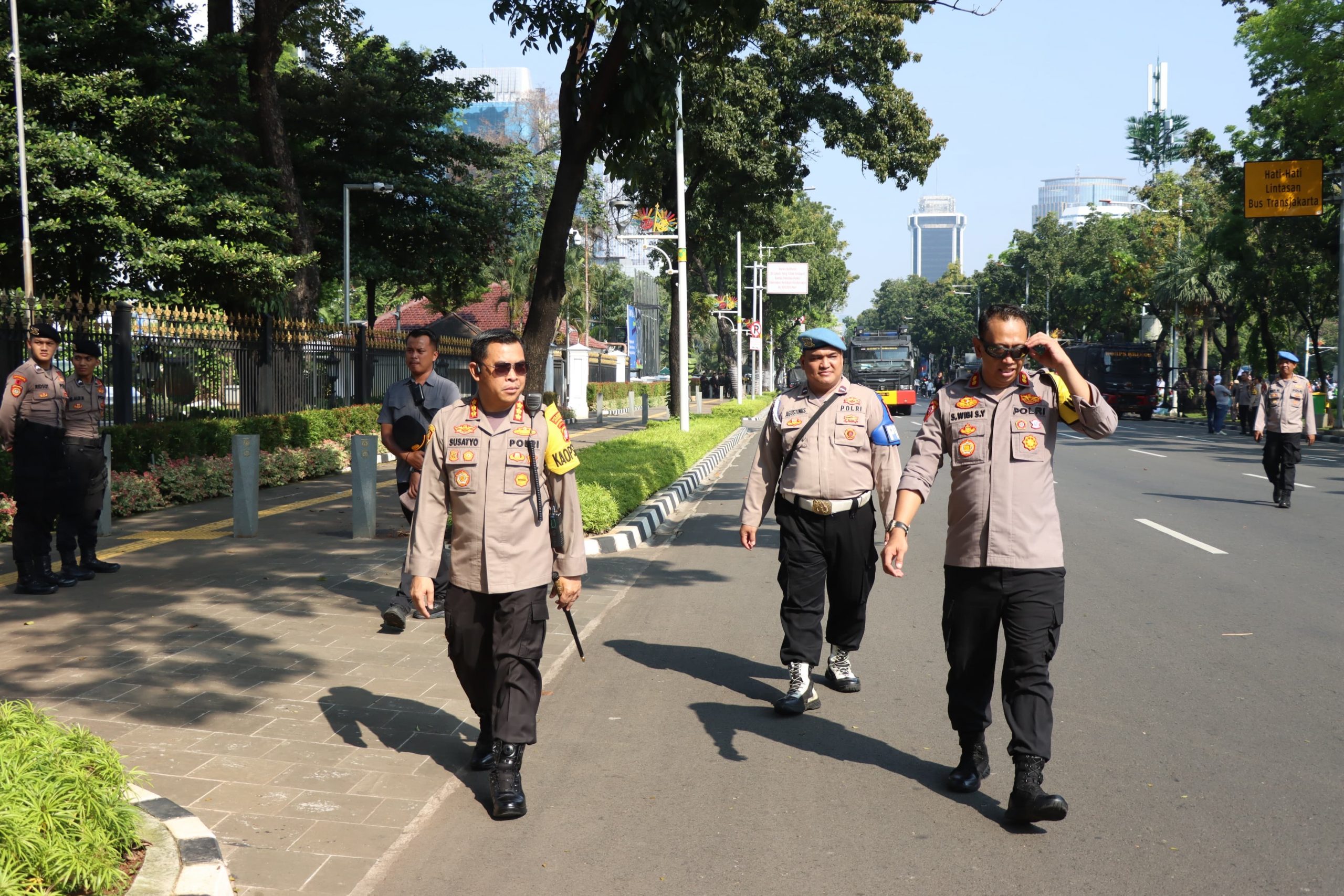 969 Personil Amankan Aksi Unjuk Rasa Dari Forum Komunikasi Eks Mikrolet dan APB DKI Jakarta