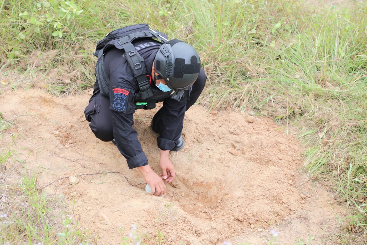 Jibom Lampung Disposal (Musnahkan) Barang Bukti Handak Kejaksaan Negeri Bandar Lampung