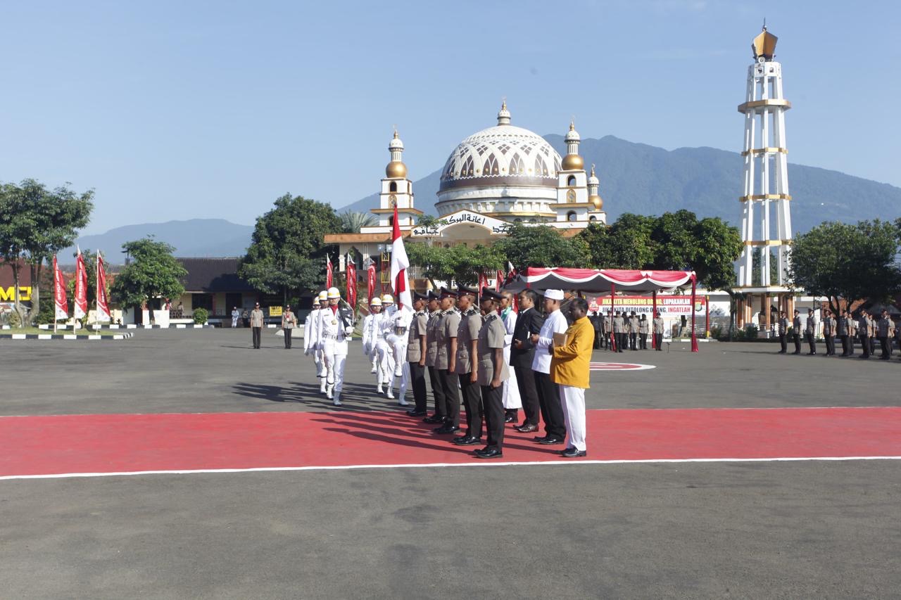 Wakapolda Metro Jaya Lantik 364 Siswa Bintara Polri Gelombang I Tahun 2024 di SPN Polda Metro Jaya