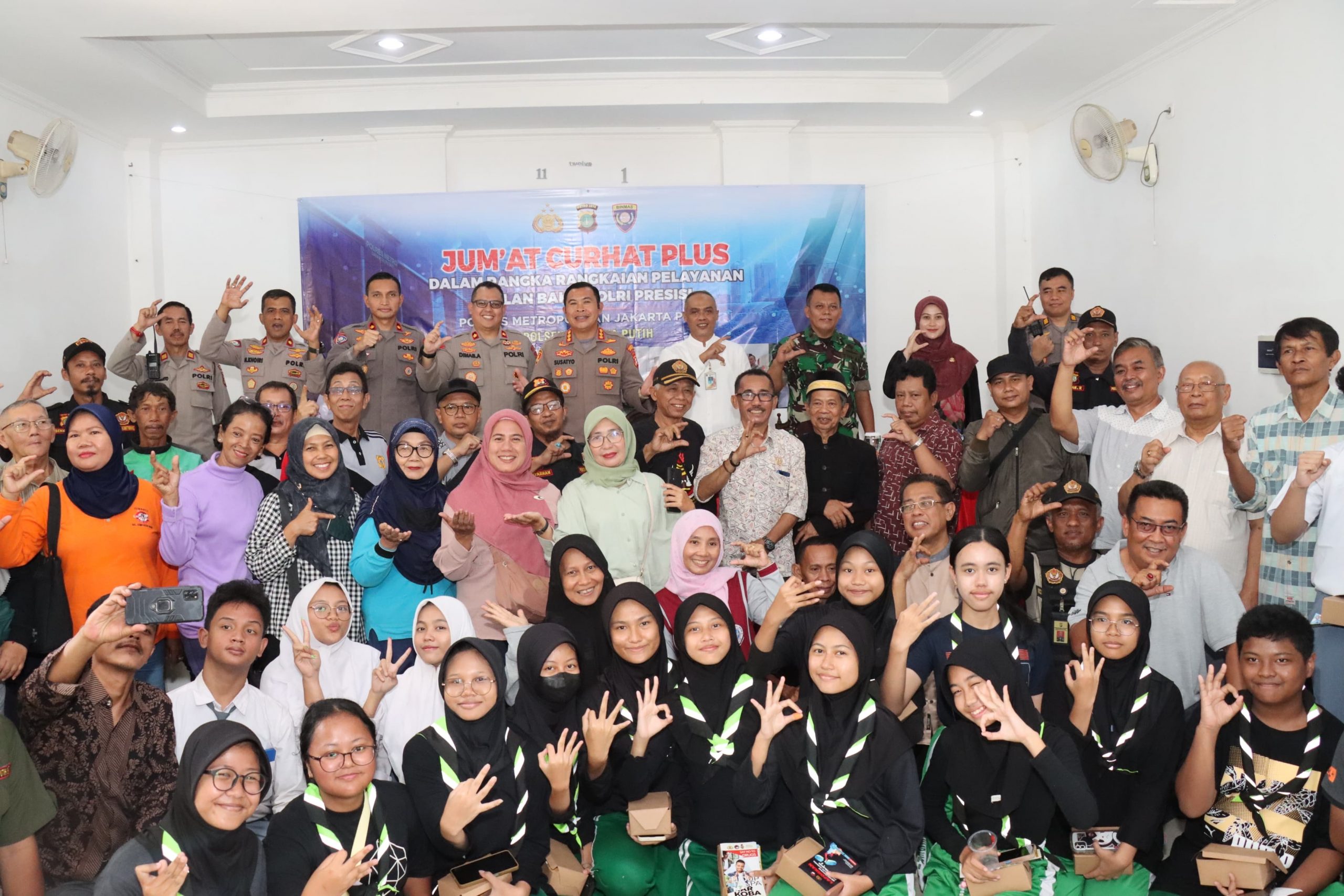 Jum’at Curhat Kapolrestro Jakpus Dalam Rangka Pelayanan Bulan Bakti Polri Presisi Bersama Warga