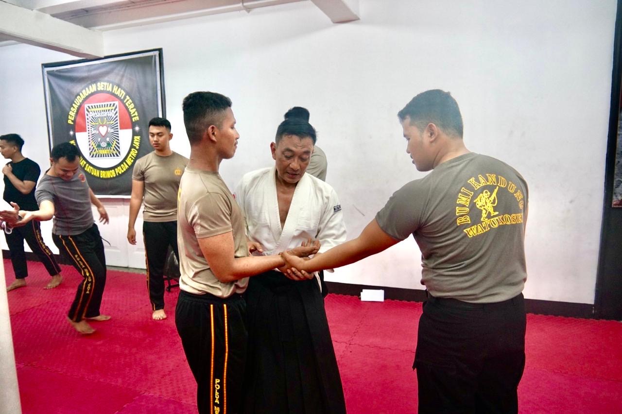 Tingkatkan Kemampuan, Personel Satuan Brimob Polda Metro Jaya Latihan Beladiri Aikido