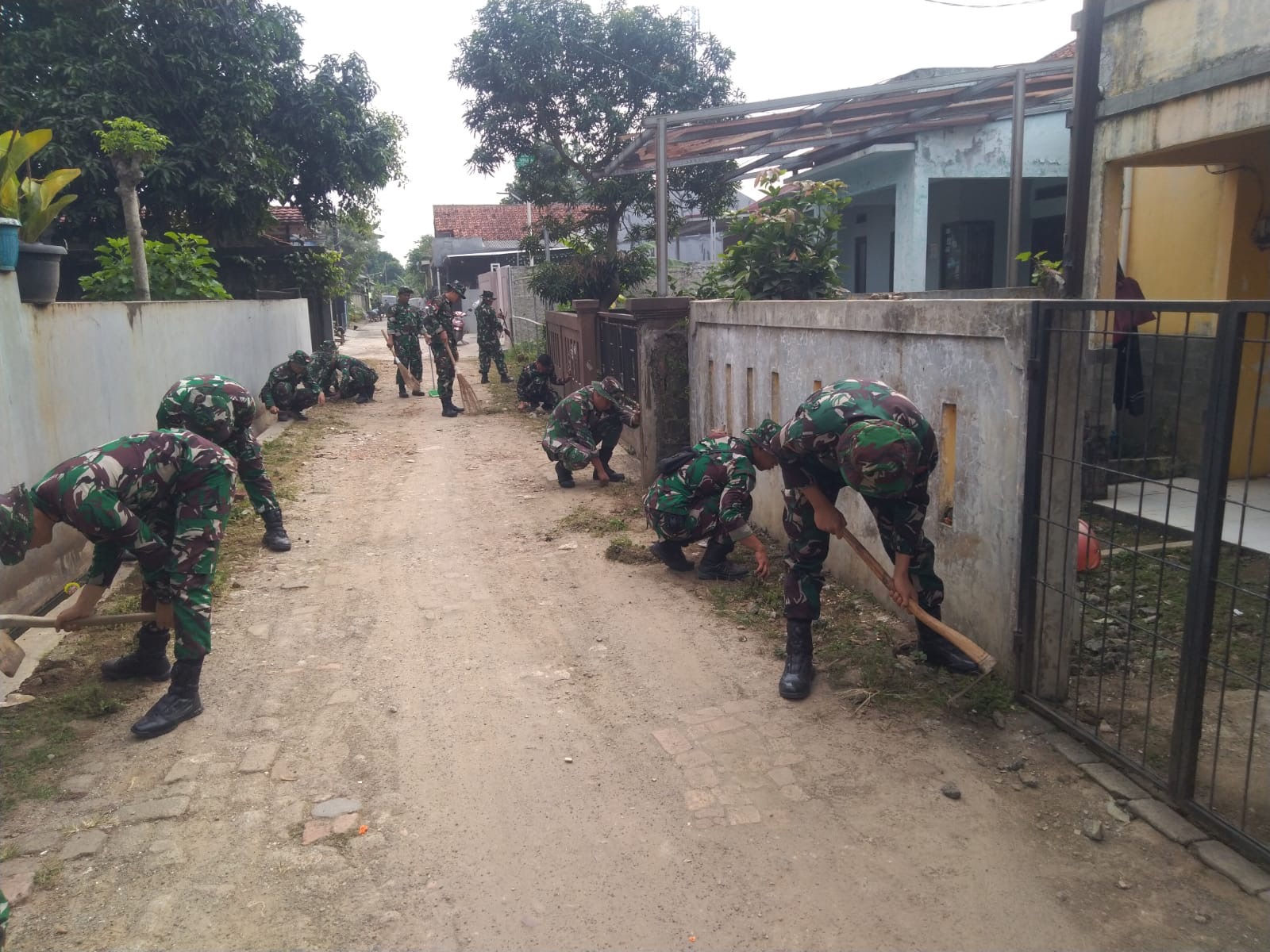 TMMD Dandim 0508/Depok Bangun Jalan Pemukiman Warga Sepanjang 300 Meter