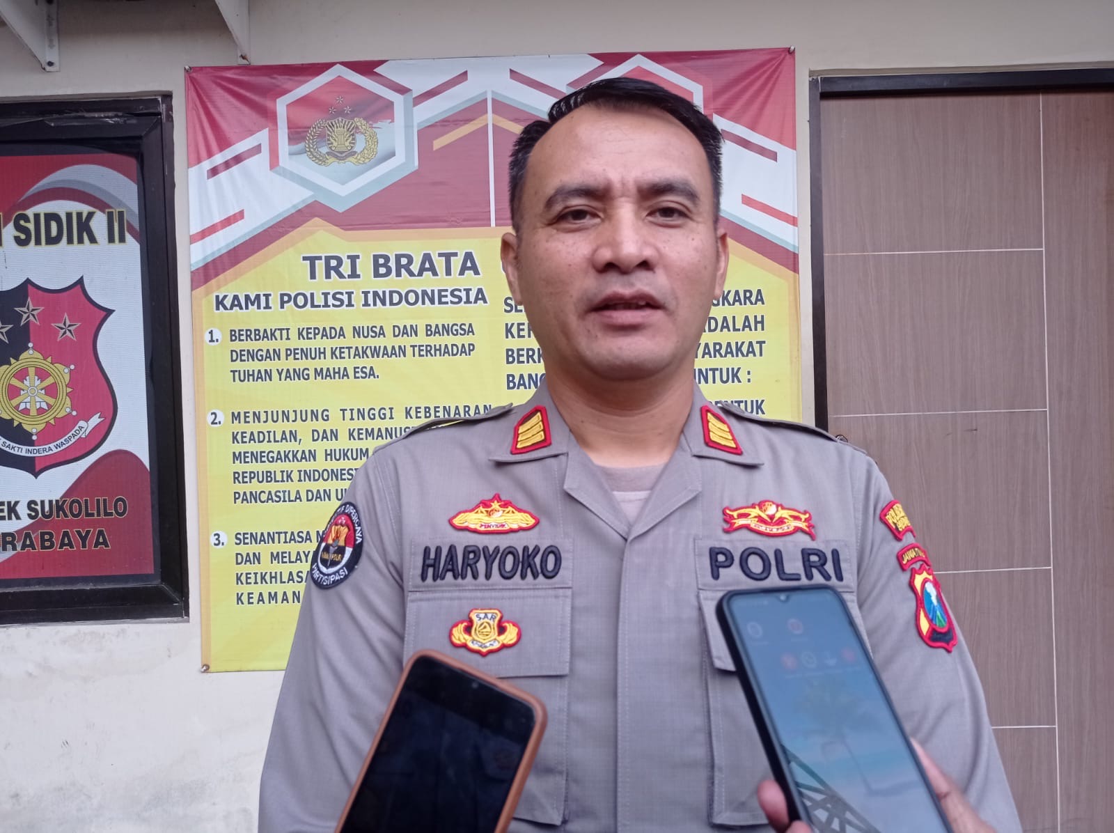 Klarifikasi Polrestabes Surabaya Terkait Viral Video Polwan Tegur Pria Sedang Makan