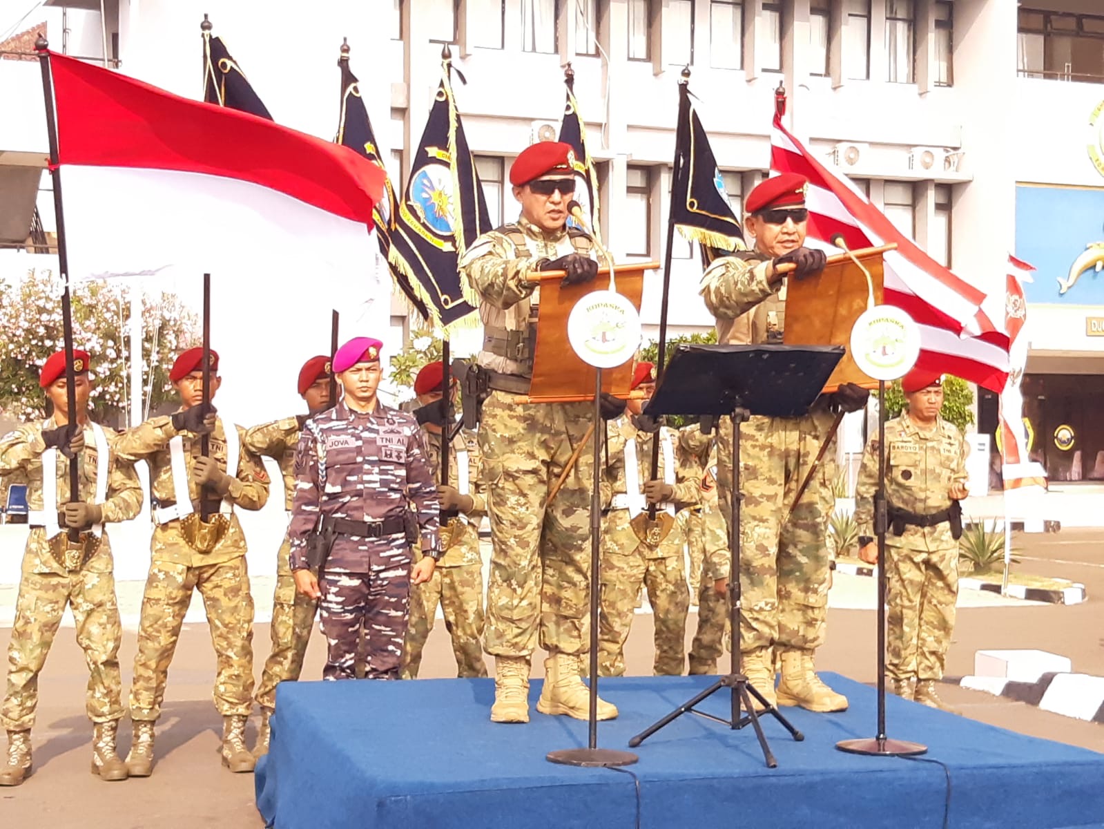 Dua Perwira Tinggi TNI AL Dianugerahi Brevet Kehormatan Manusia Katak