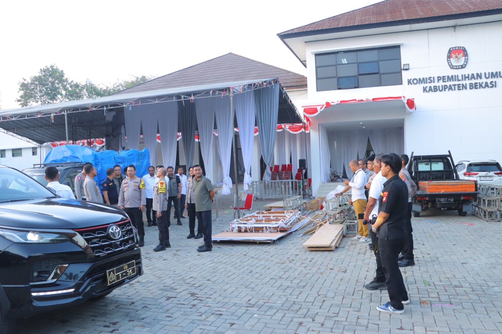 Kapolrestro Bekasi Tinjau Kesiapan Pengamanan Pendaftaran Calon Bupati dan Wakil Bupati