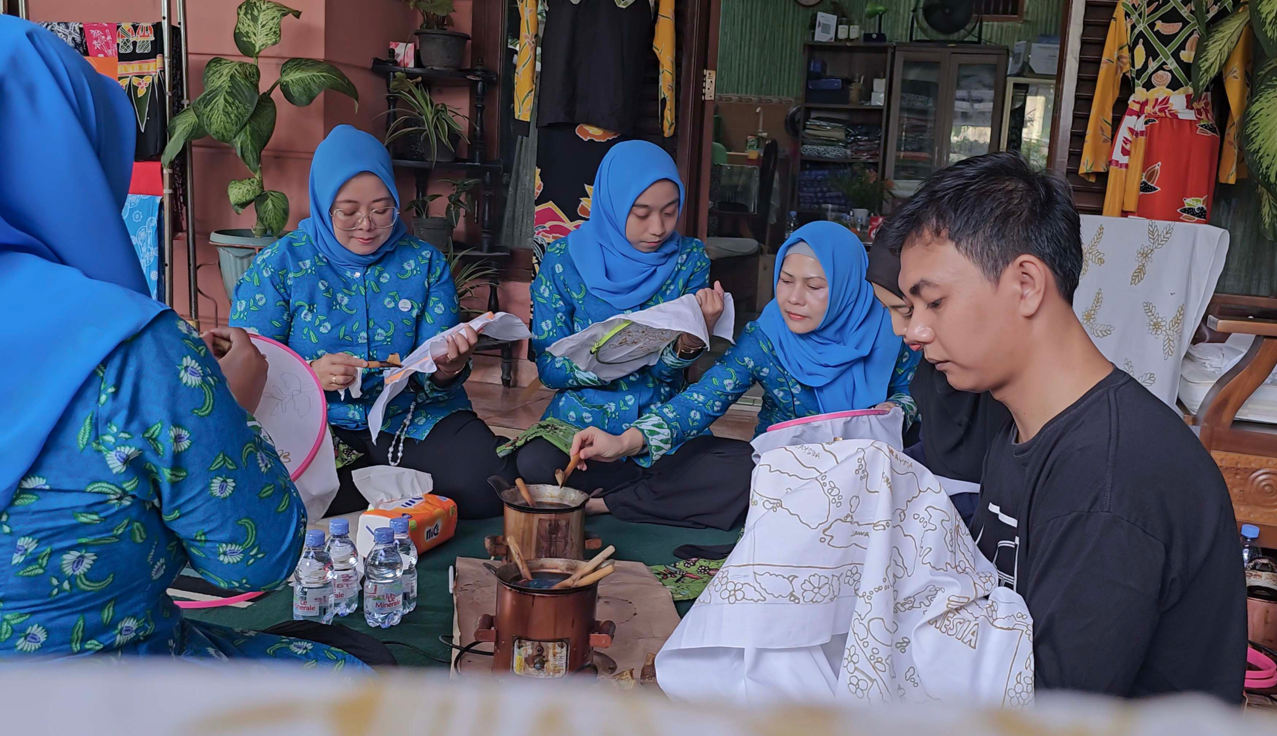 Mengukir Karakter Bekasi Melalui Batik Sri, UMKM Khas Kota Bekasi Berkembang Bersama BRI Kanca Bekasi