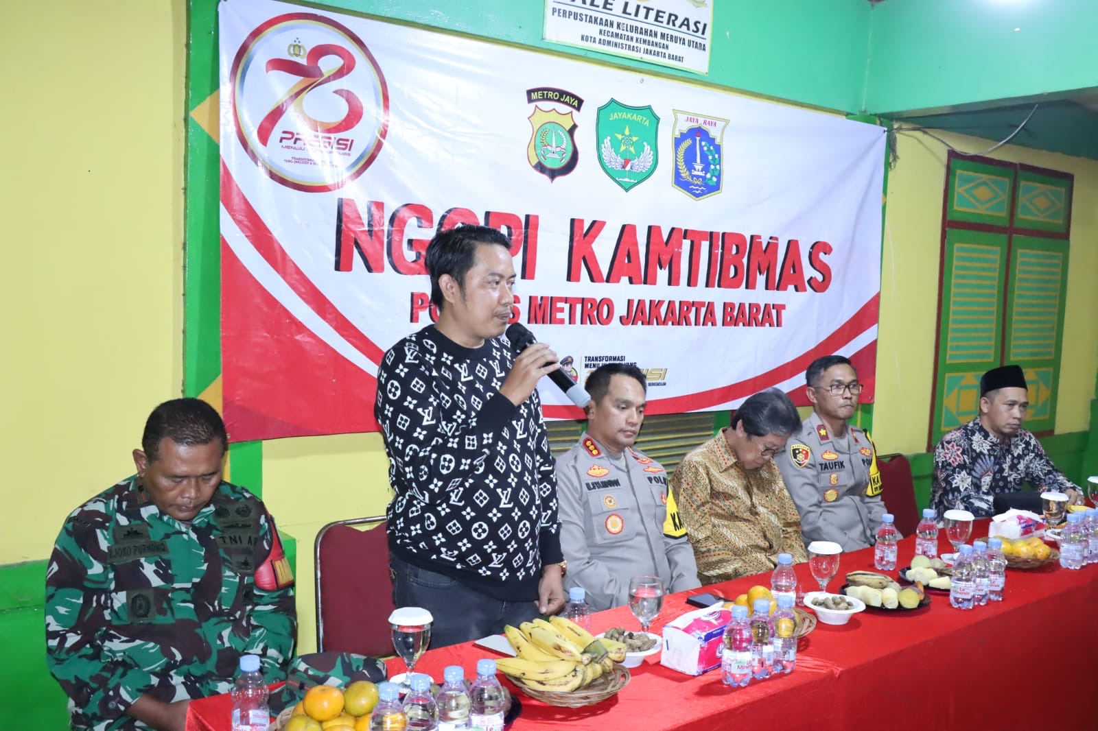 Kapolres Jakarta Barat dan Warga Meruya Utara Bahas Kamtibmas dalam Suasana Santai Bertajuk Ngopi Kamtibmas